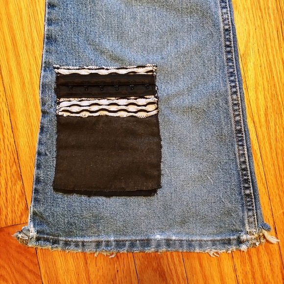 L.E.I Custom Flare Jeans - Picture 11 of 12